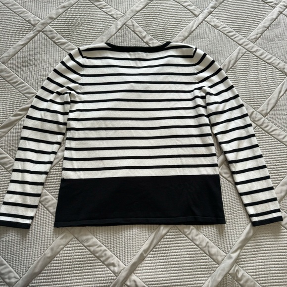 Cable & Gauge fine knit Striped V Neck Sweater w criss-cross neckline Sz S - Picture 3 of 8